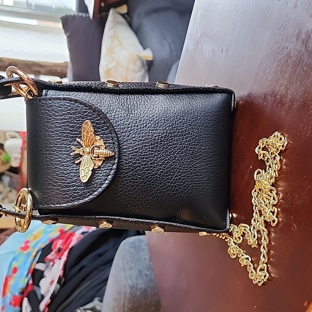 Vera Pelle black leather bag